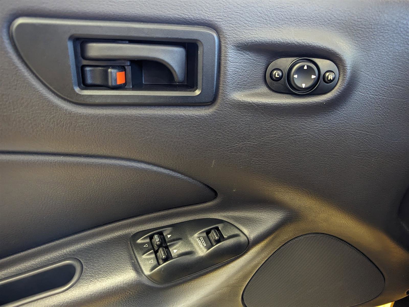 Used 2002 Chrysler Prowler image 21