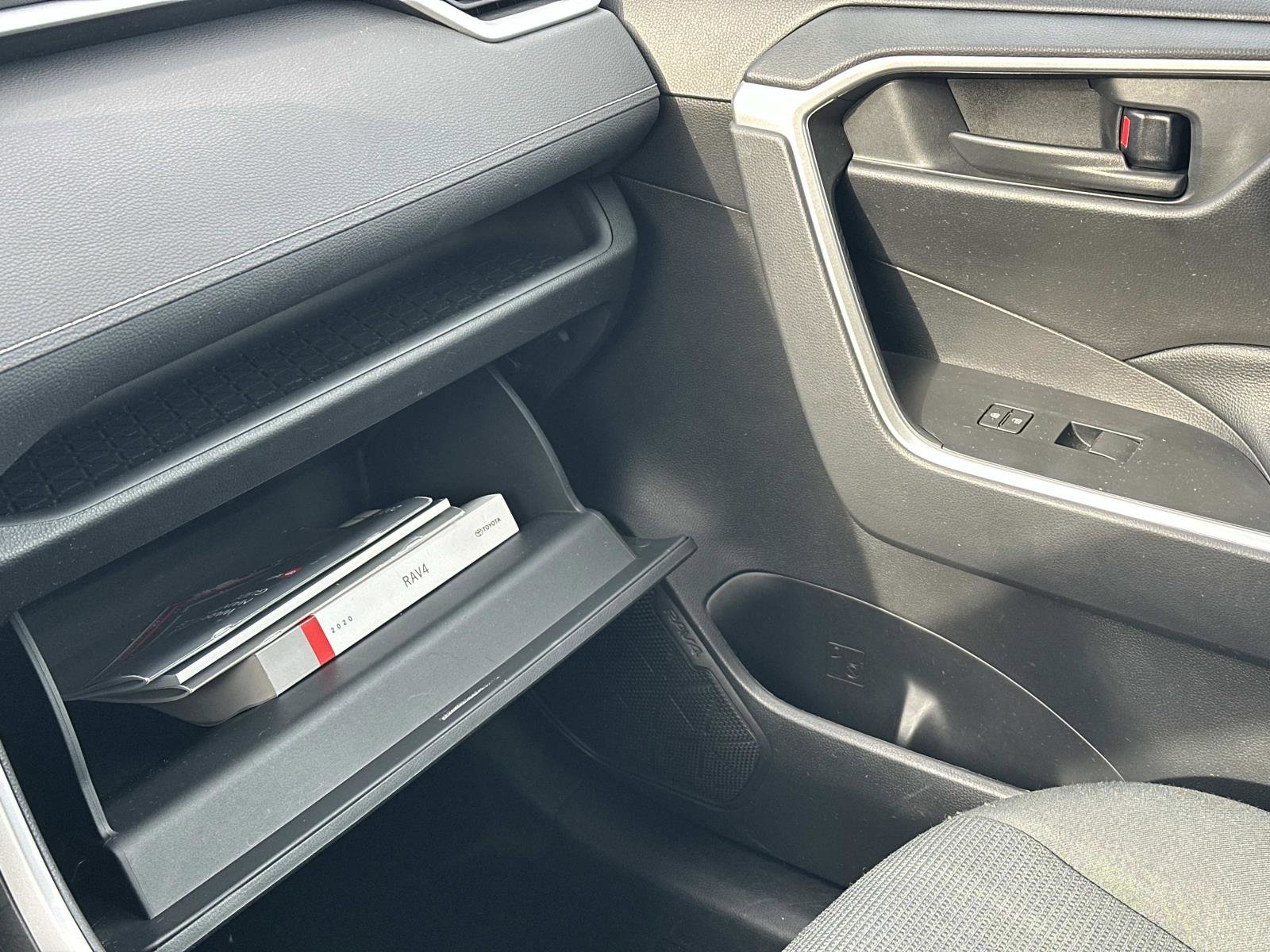Used 2020 Toyota RAV4 LE image 32