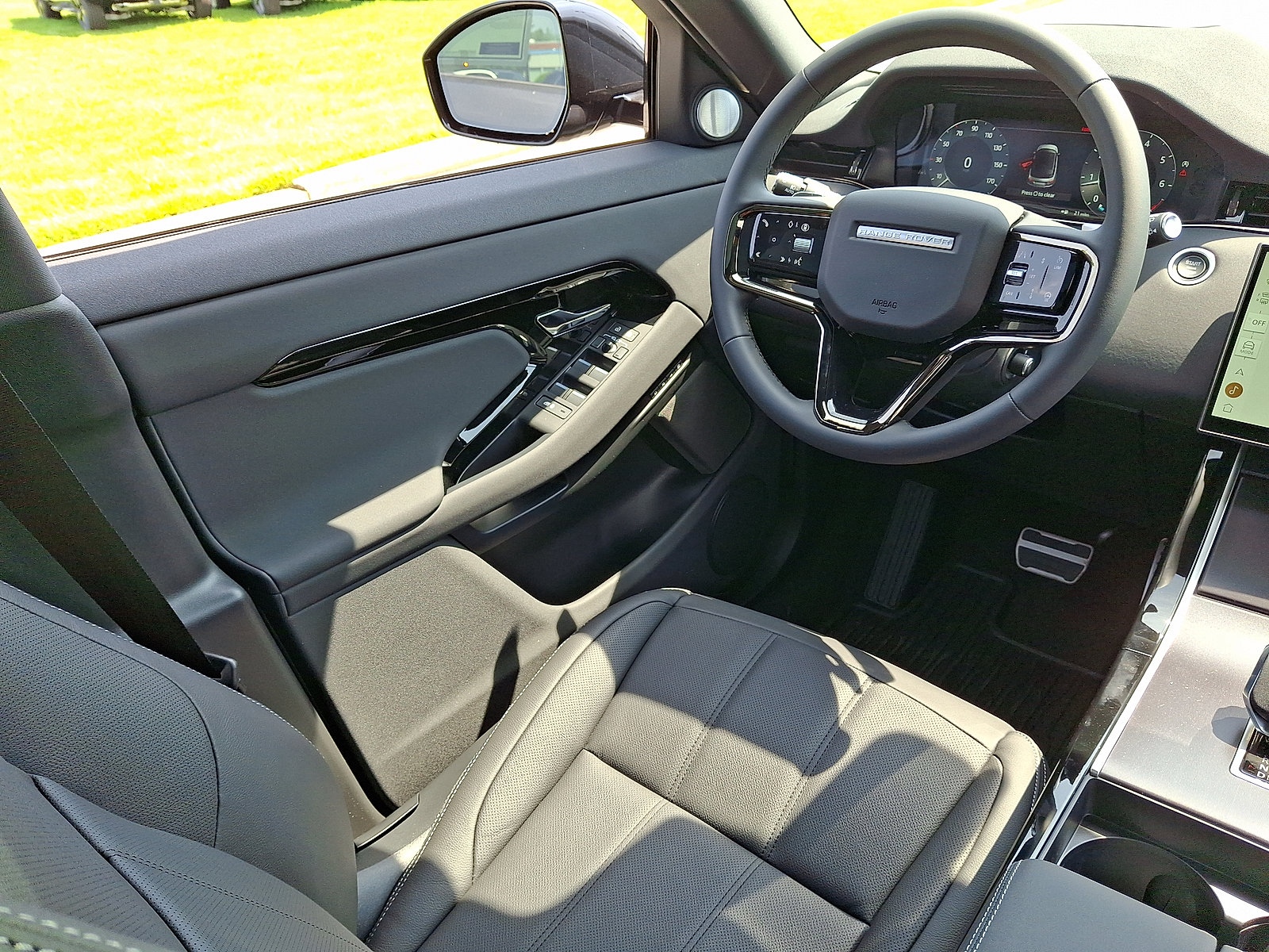 New 2026 Land Rover Range Rover Evoque Hoxton AWD/4WD image 12
