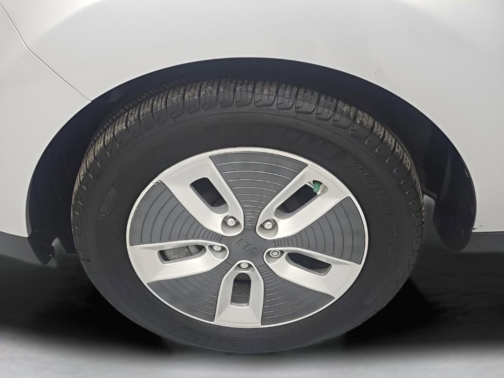 Used 2017 Kia Soul EV + w/ Sun & Fun Package image 32