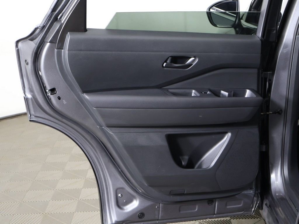 Used 2024 Nissan Pathfinder S image 22