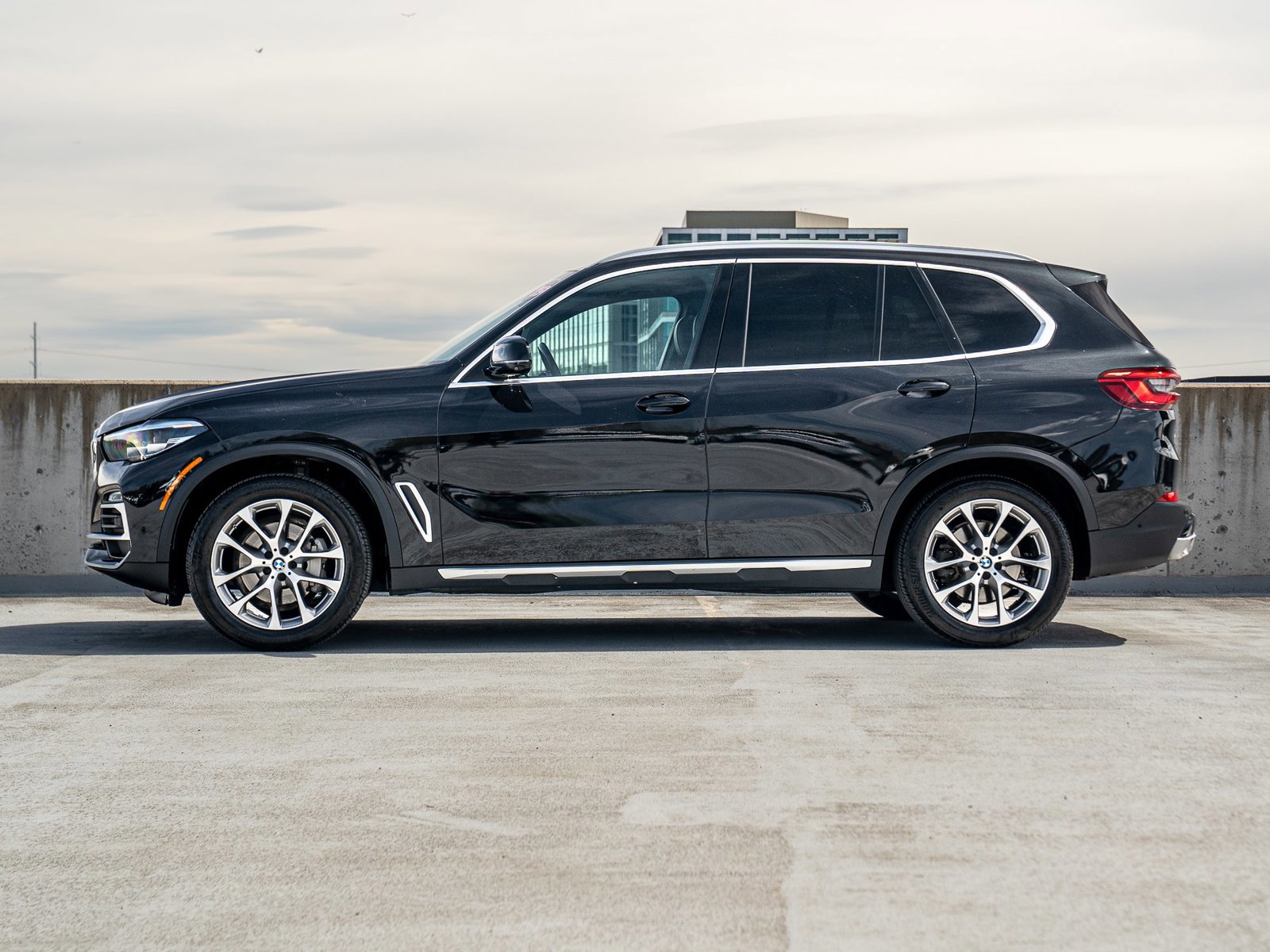 Used 2019 BMW X5 xDrive40i w/ Premium Package 2 AWD/4WD image 3