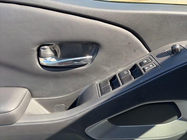 Certified 2025 Nissan Frontier SV w/ SV Convenience Package image 11