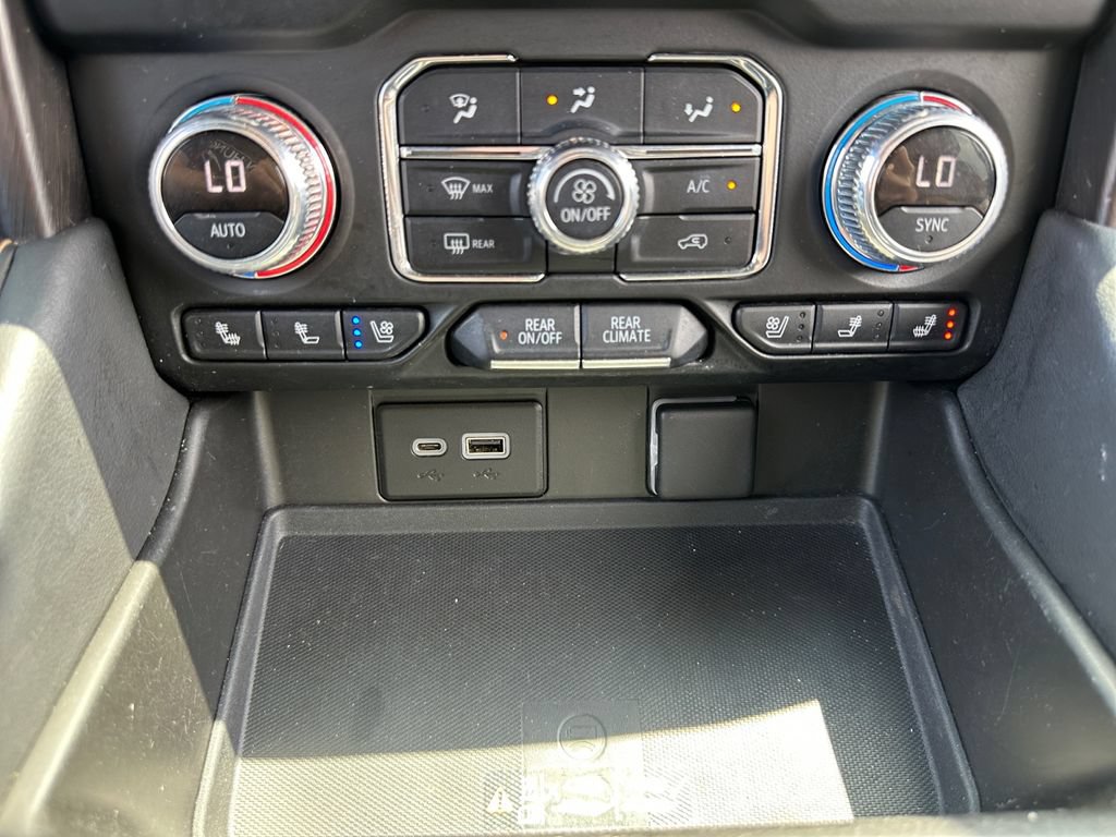 Used 2022 GMC Yukon XL AT4 w/ AT4 Premium Plus Package AWD/4WD image 31