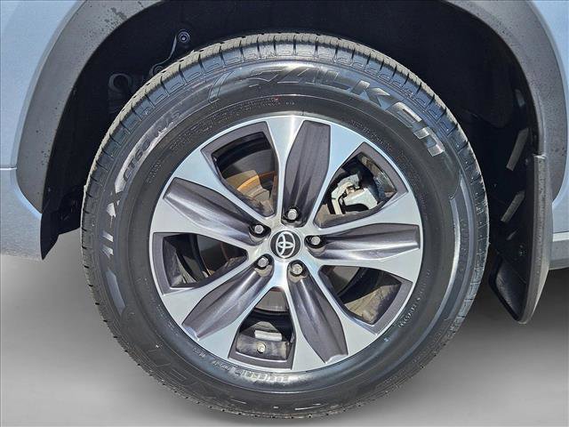 Used 2023 Toyota Highlander XLE AWD/4WD image 23