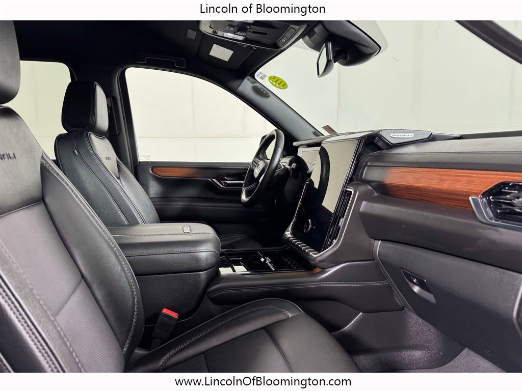 Used 2025 GMC Yukon Denali AWD/4WD image 18