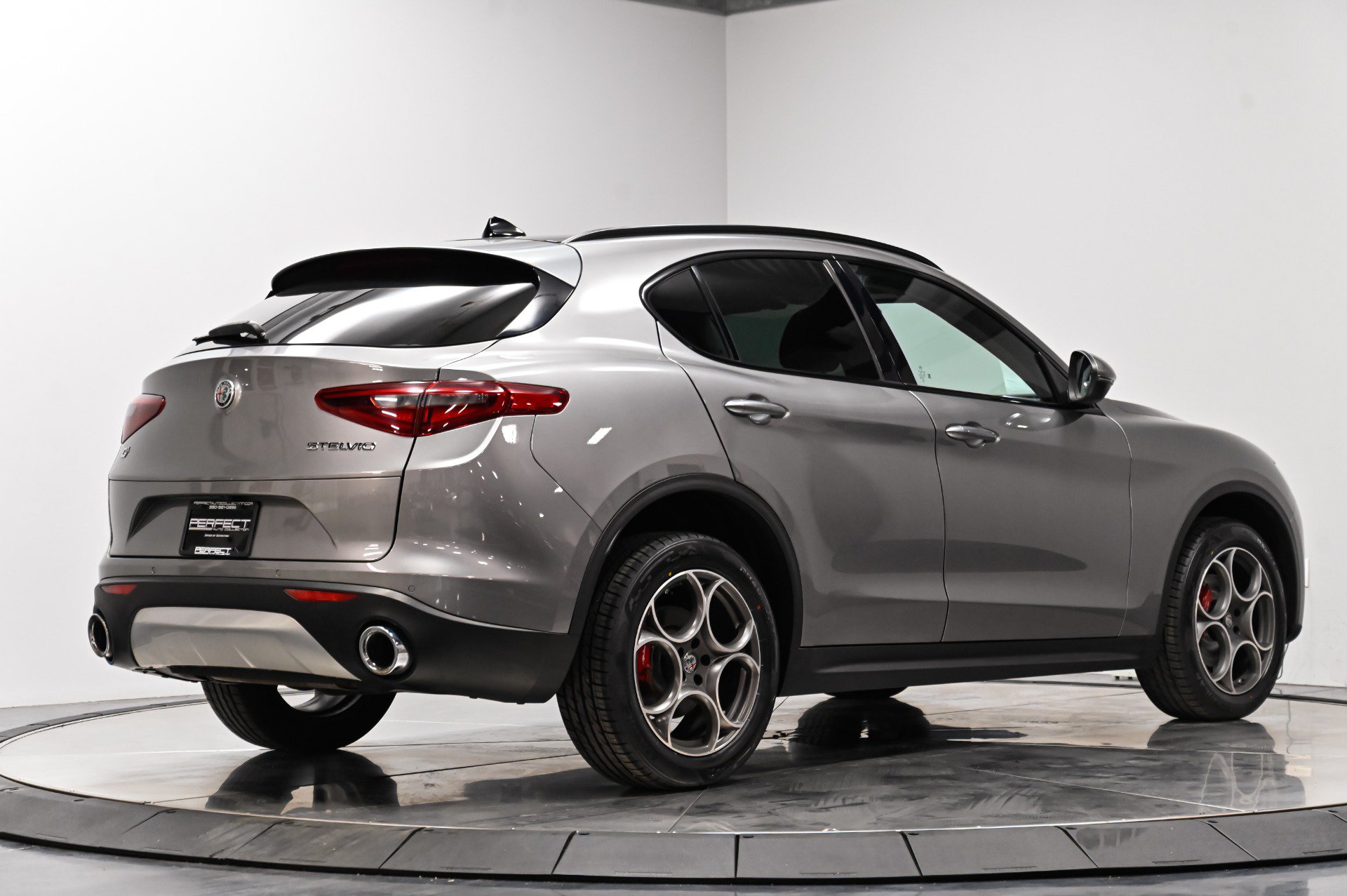 Used 2018 Alfa Romeo Stelvio Sport w/ Quick Order Package 22J Sport AWD/4WD image 30