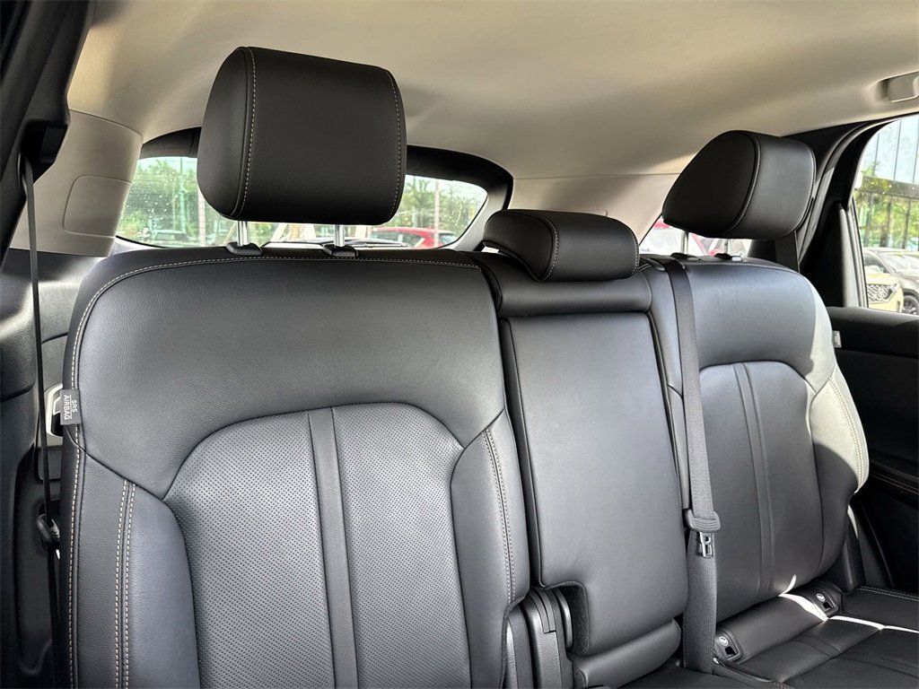 Certified 2025 MAZDA CX-70 3.3 Turbo w/ Preferred Package image 48