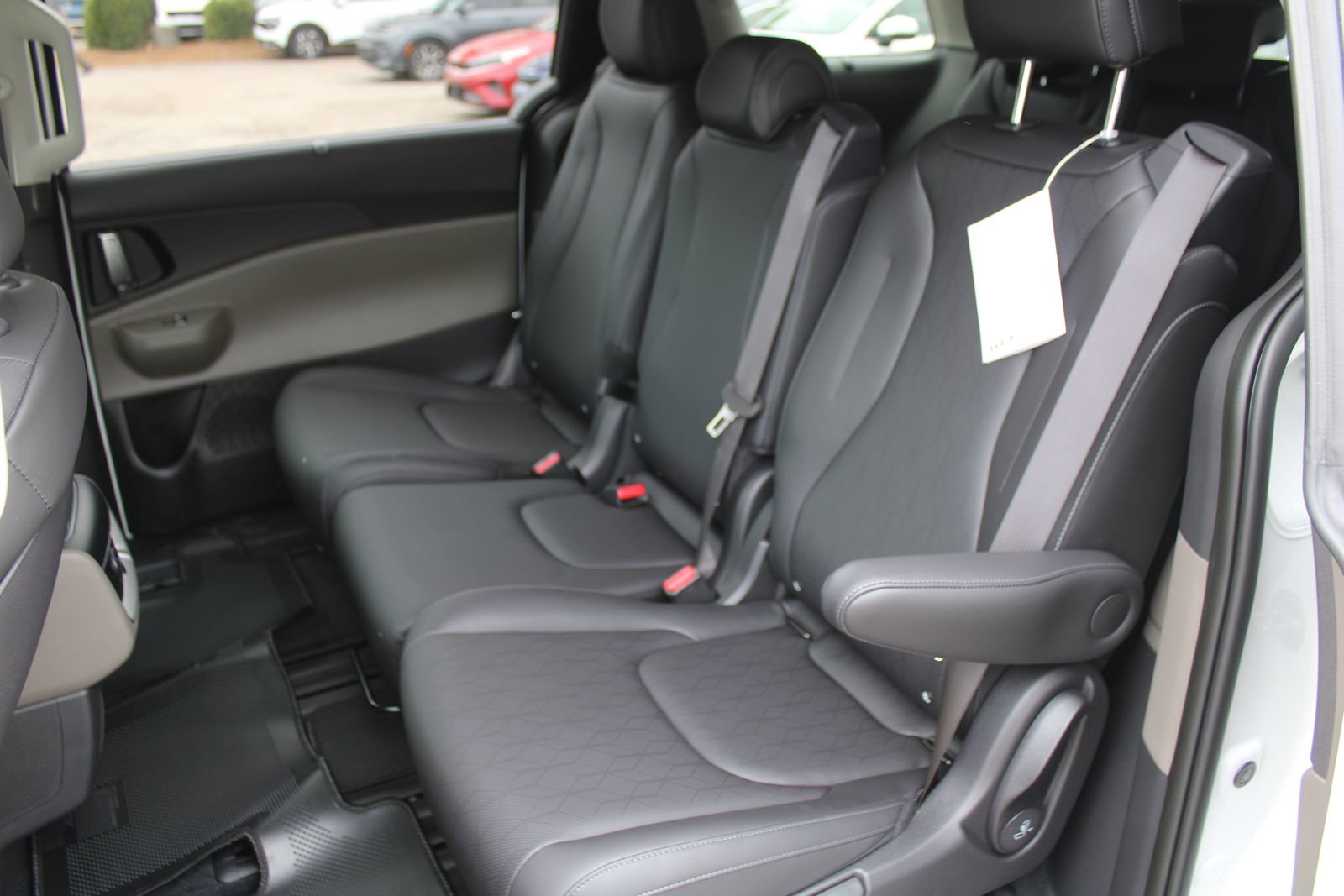 New 2026 Kia Carnival EX image 18