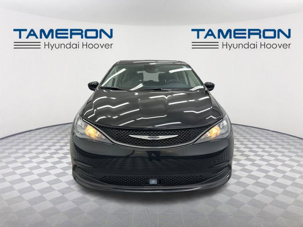 Used 2024 Chrysler Voyager LX image 8