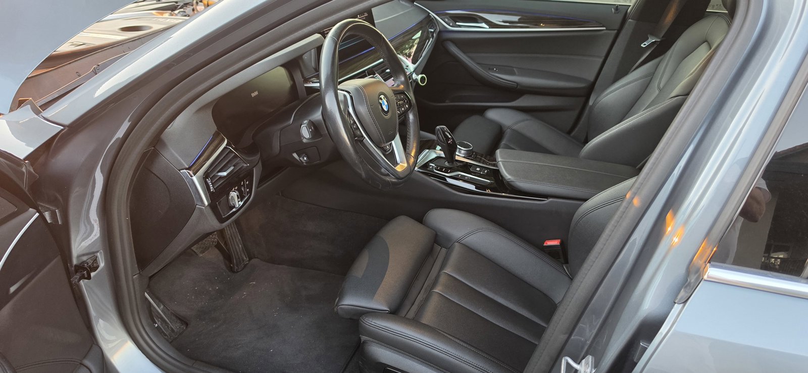 Used 2020 BMW 530e w/ Convenience Package RWD image 6