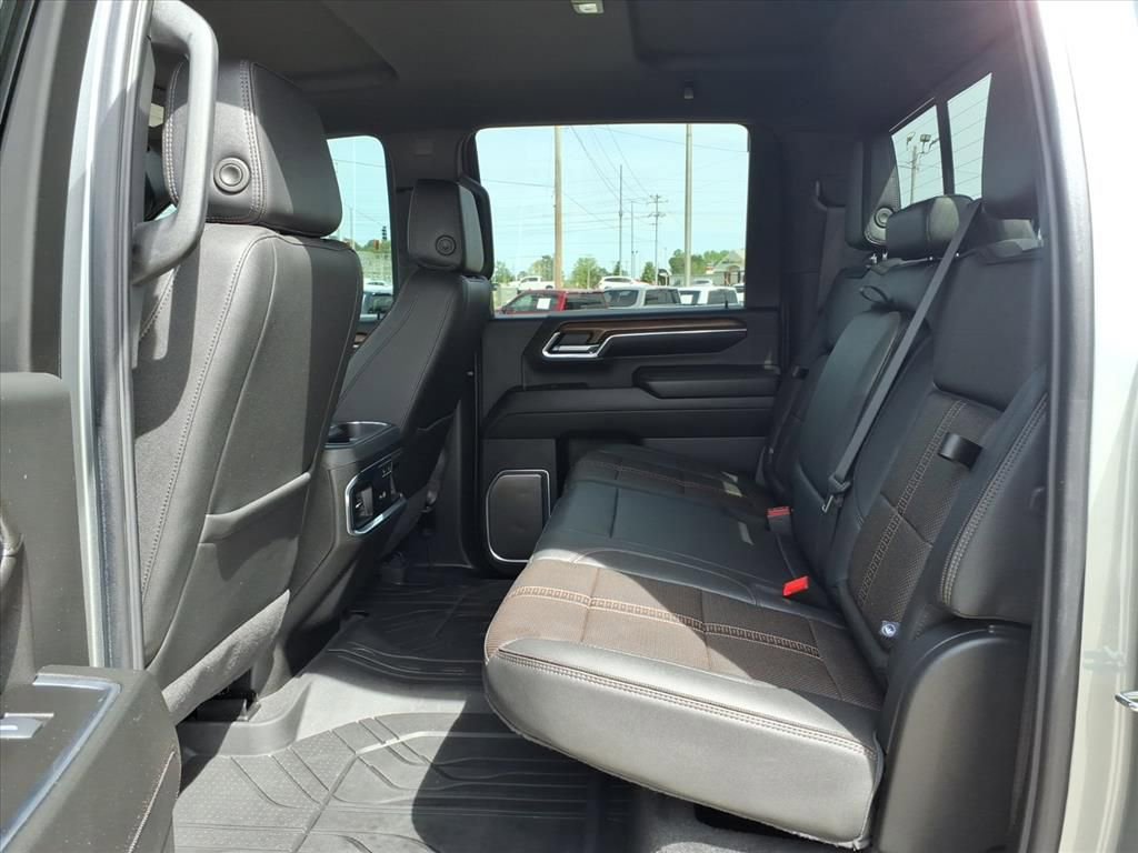 Used 2024 Chevrolet Silverado 2500 High Country w/ Technology Package image 19