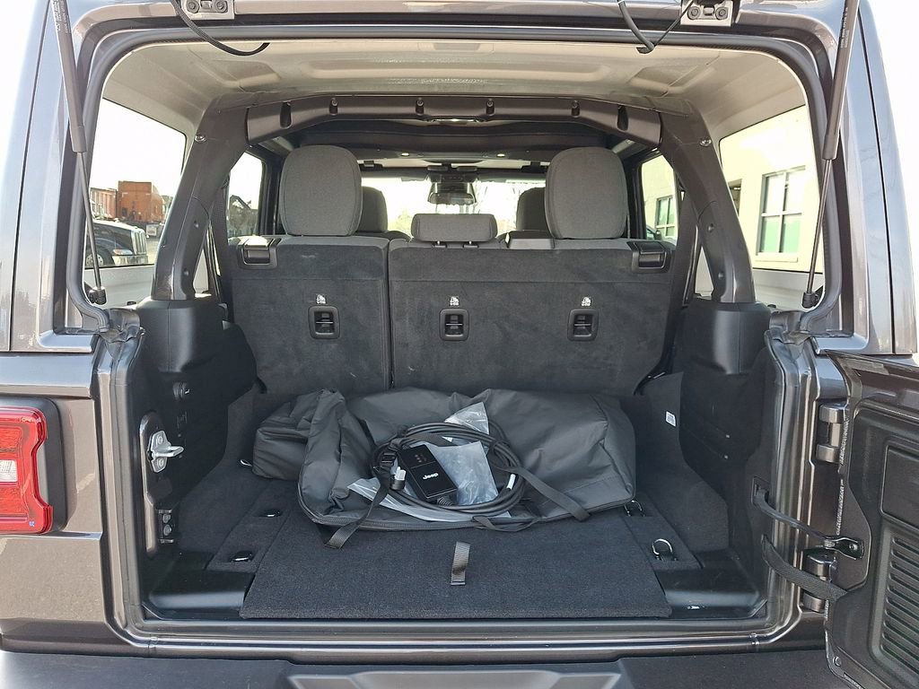 Used 2025 Jeep Wrangler Unlimited Sahara image 31