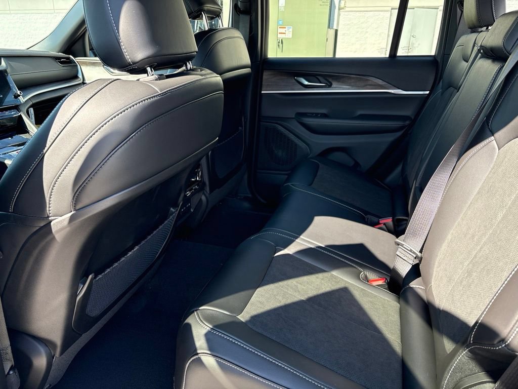 New 2026 Jeep Grand Cherokee Altitude AWD/4WD image 17