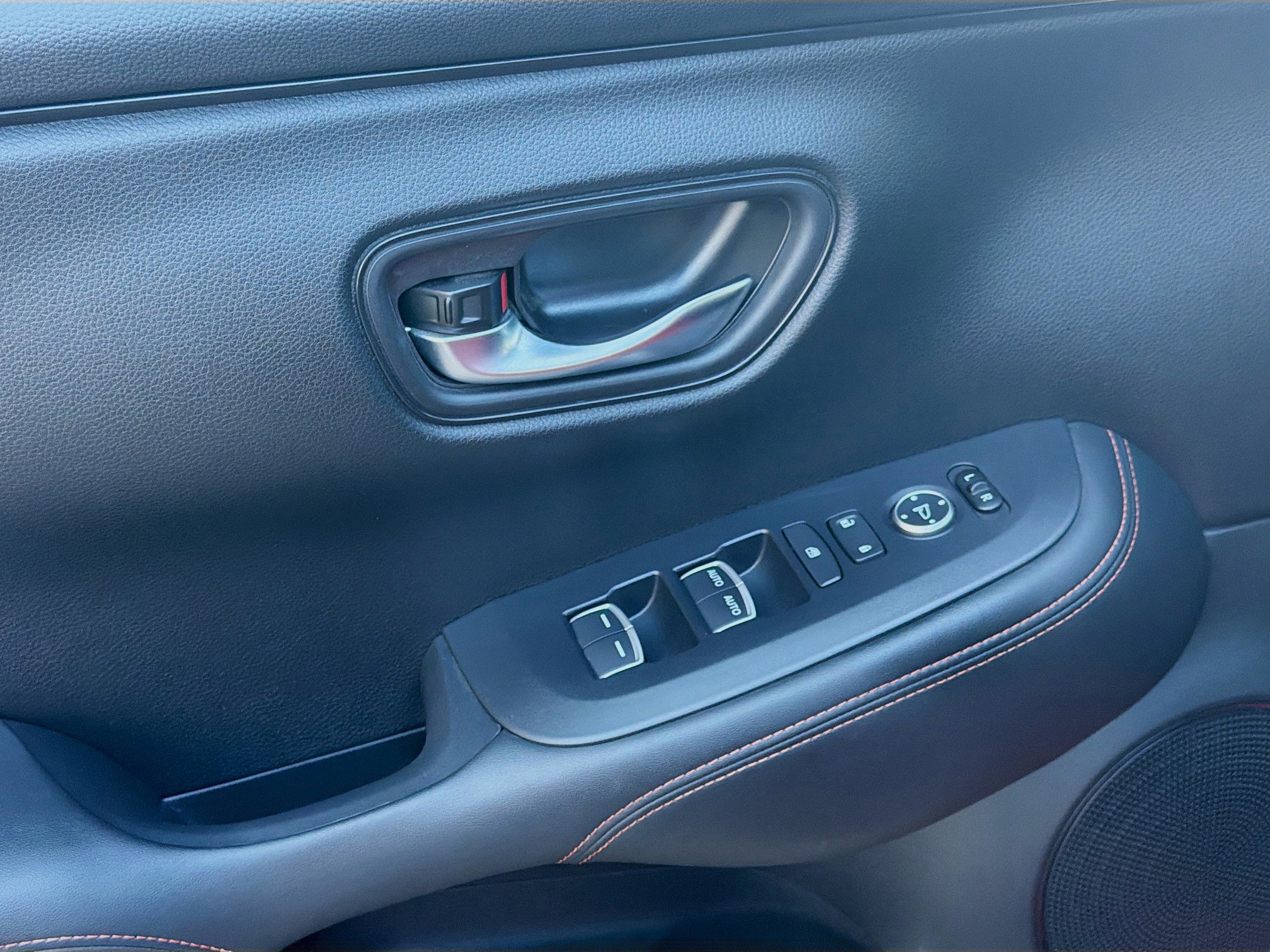 Used 2025 Honda HR-V Sport image 16