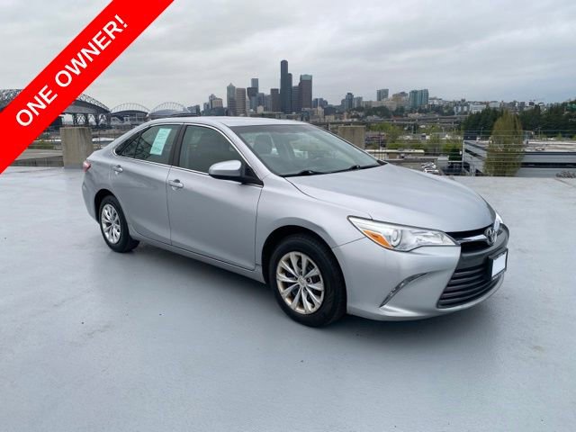 Used 2016 Toyota Camry LE FWD image 1