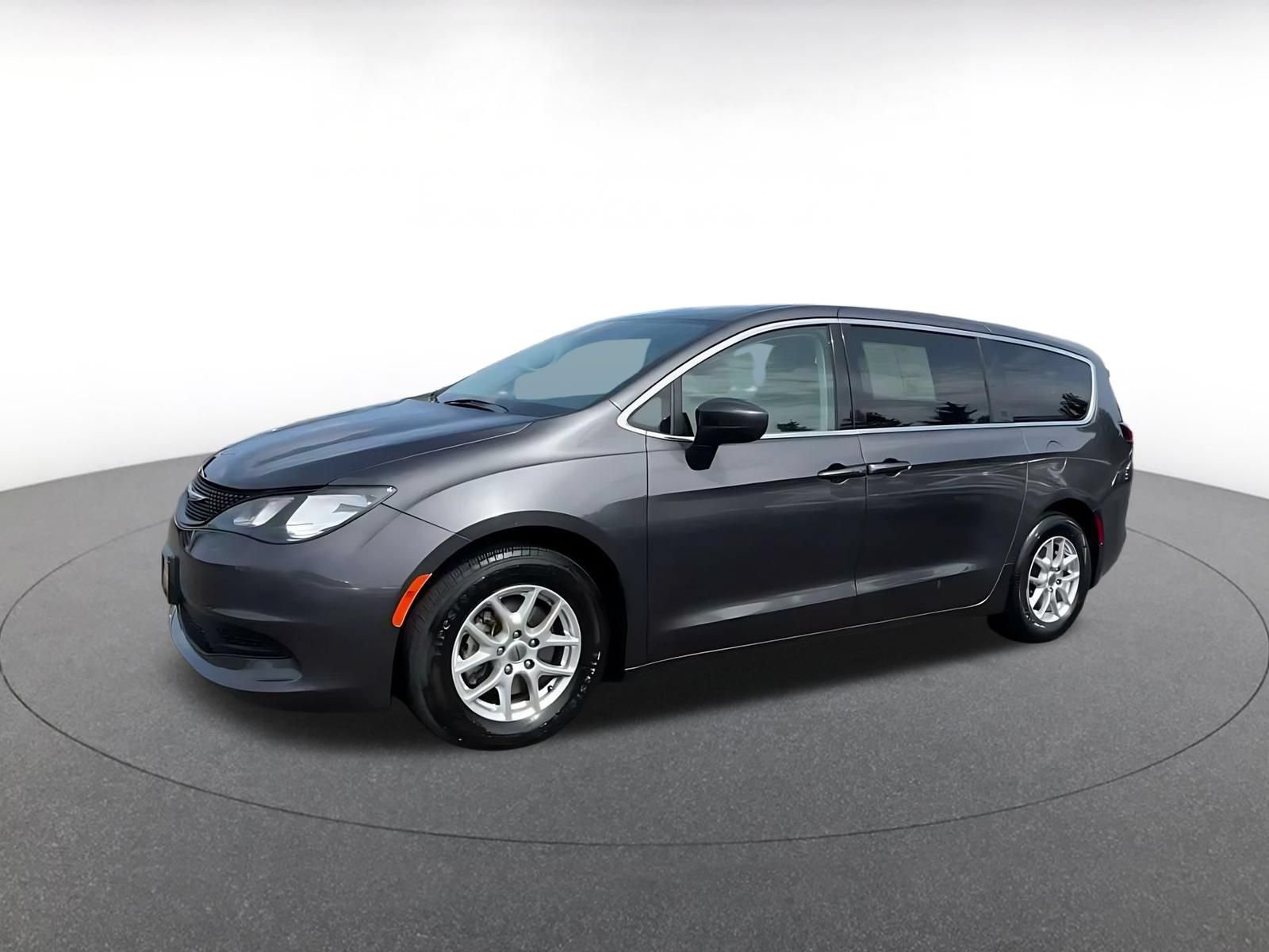 Used 2023 Chrysler Voyager LX FWD image 7