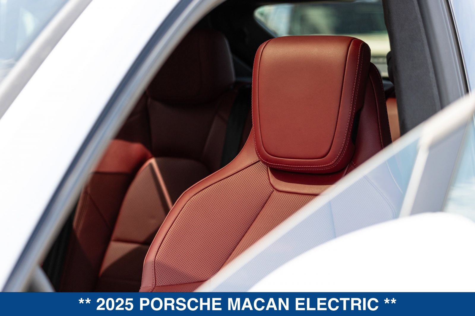 Used 2025 Porsche Macan Turbo Electric AWD/4WD image 40