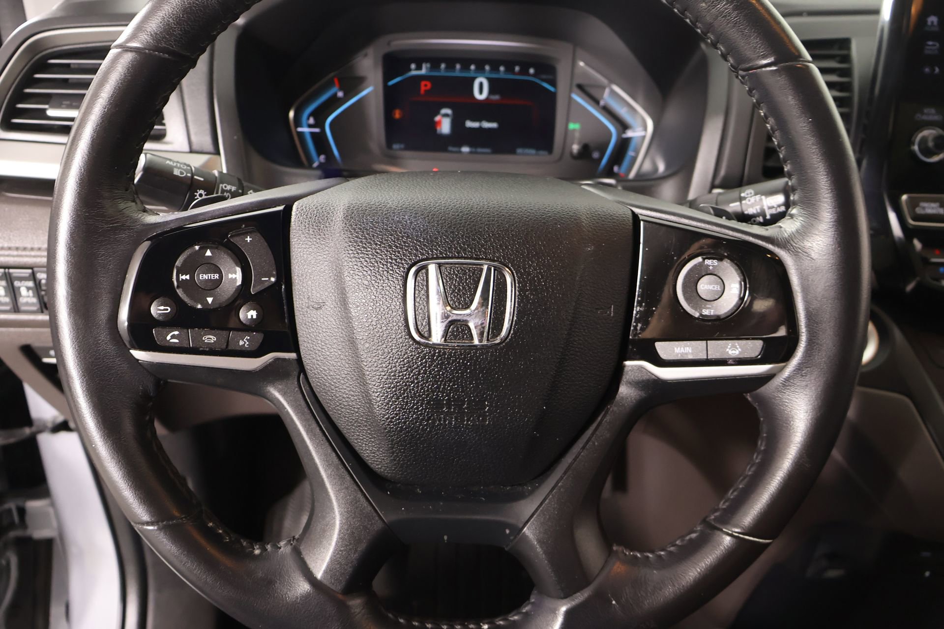 Used 2018 Honda Odyssey Touring image 3