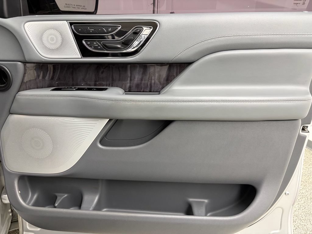 Used 2019 Lincoln Navigator Reserve AWD/4WD image 48