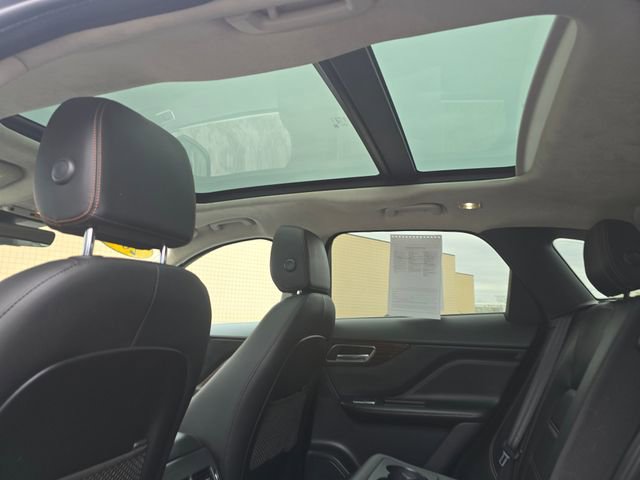 Used 2019 Jaguar F-PACE Prestige image 16