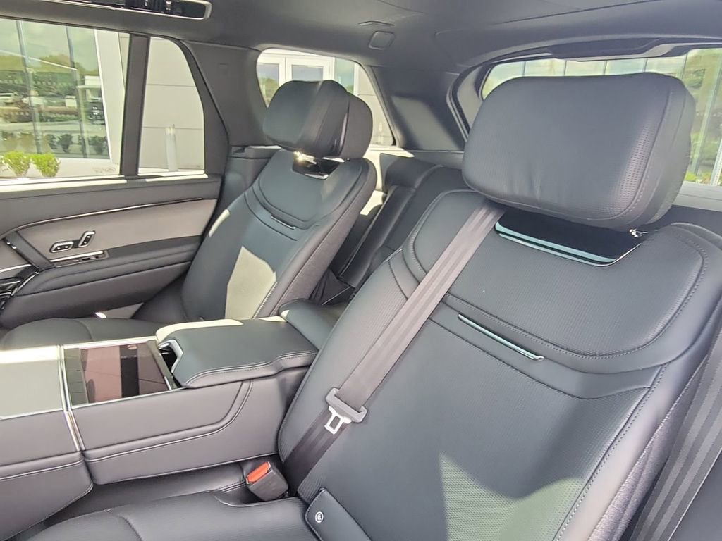 New 2026 Land Rover Range Rover SV image 15