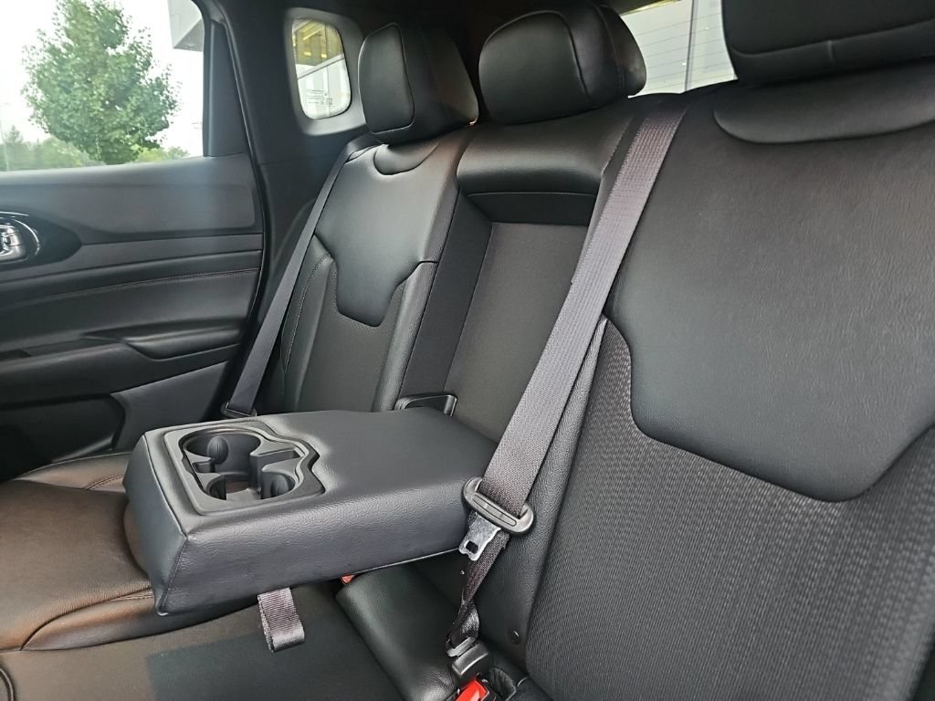 Used 2025 Jeep Compass Trailhawk AWD/4WD image 31