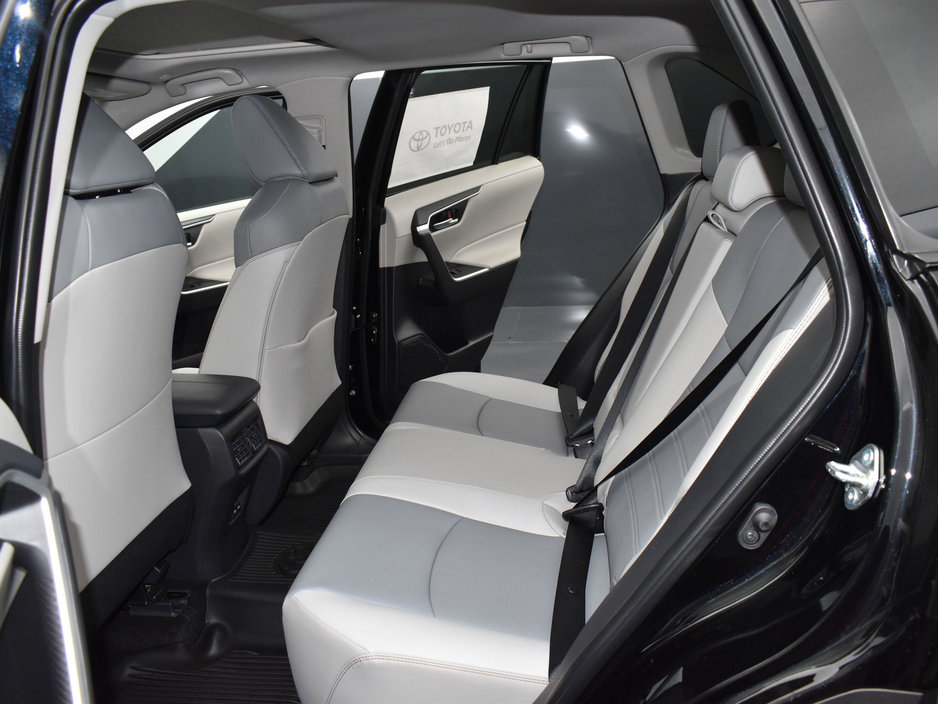 Used 2025 Toyota RAV4 XLE Premium image 13