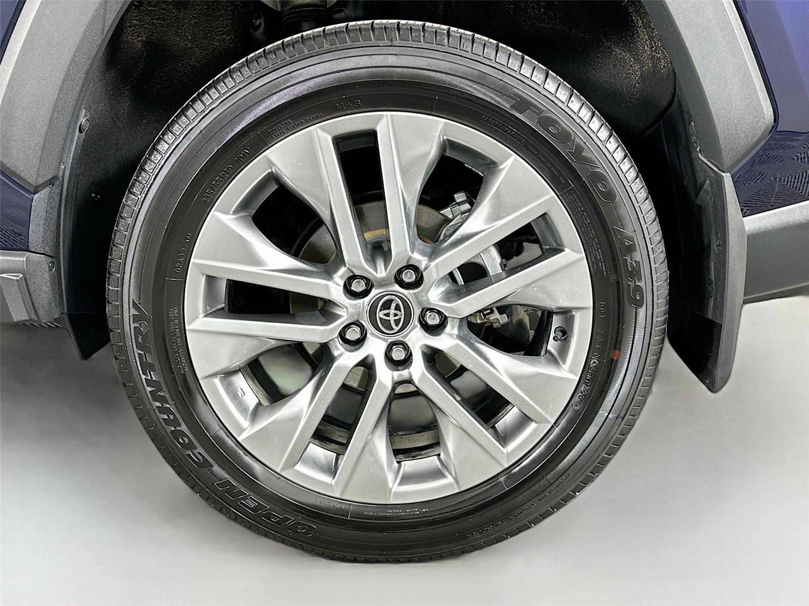 Used 2023 Toyota RAV4 XLE Premium image 28