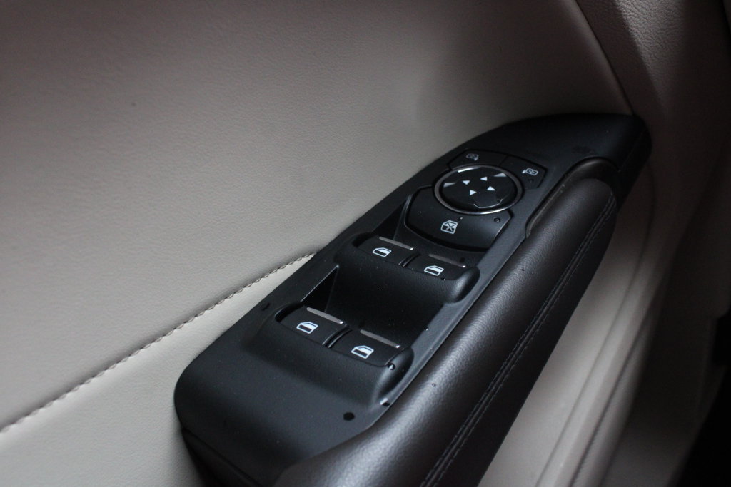 Used 2019 Lincoln MKC Premiere FWD image 8