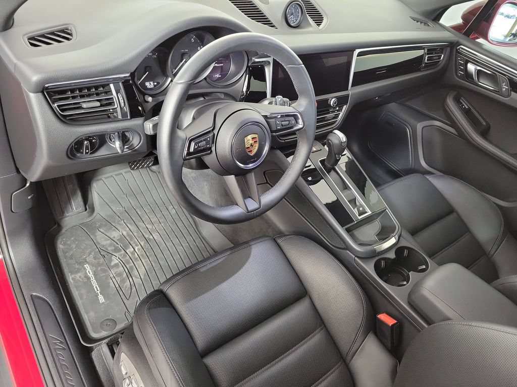 Used 2025 Porsche Macan AWD/4WD image 11