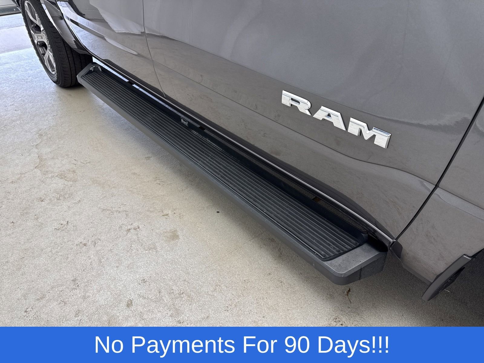 Used 2023 RAM 1500 Laramie AWD/4WD image 3