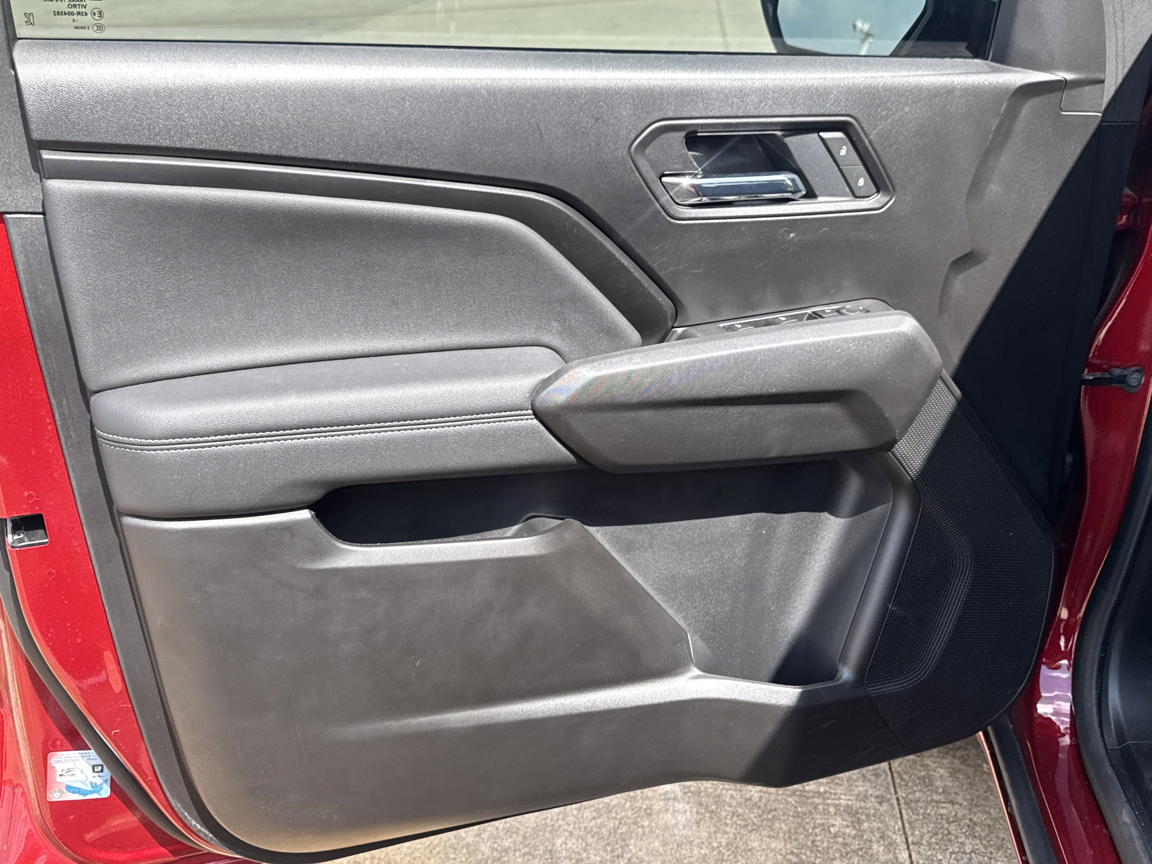 Used 2025 Chevrolet Colorado LT w/ LT Convenience Package image 3