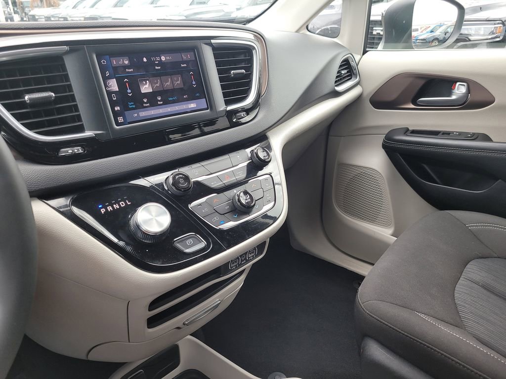 Used 2024 Chrysler Voyager LX image 20