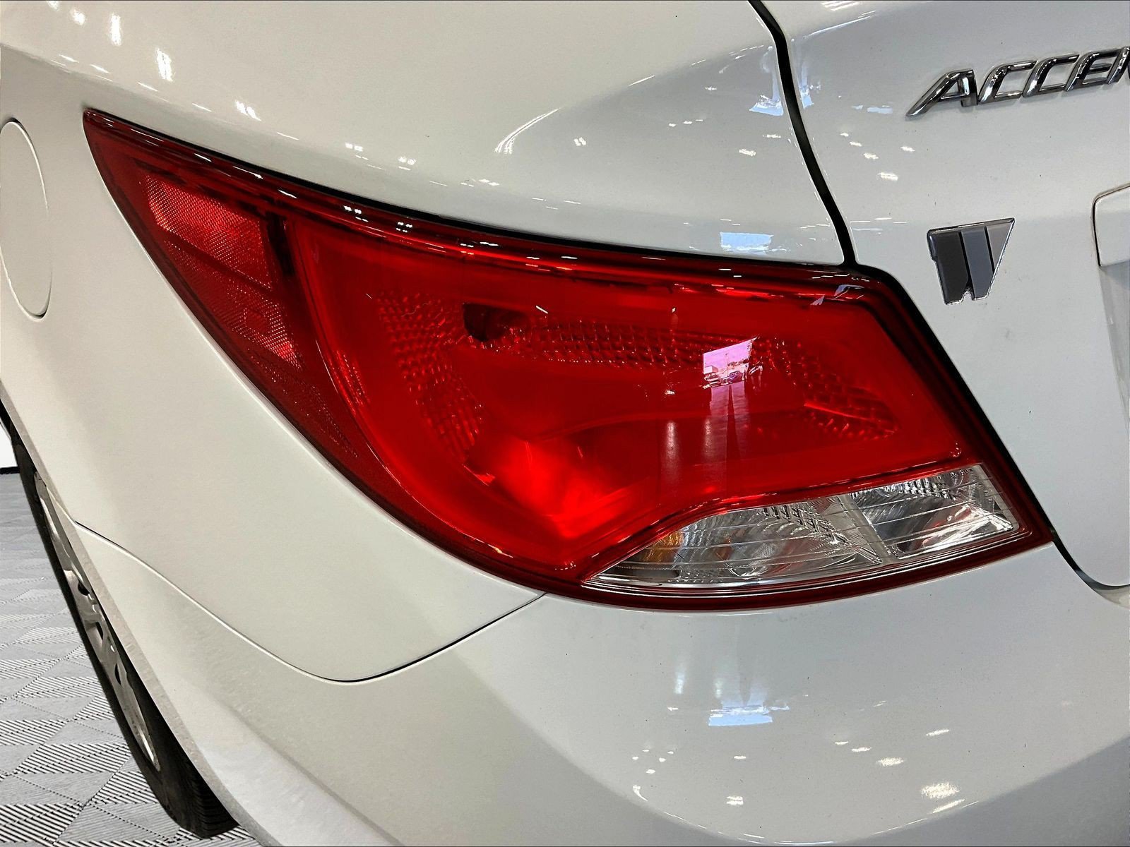 Used 2015 Hyundai Accent GLS FWD image 23