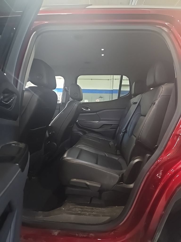 Used 2023 GMC Acadia SLT AWD/4WD image 4