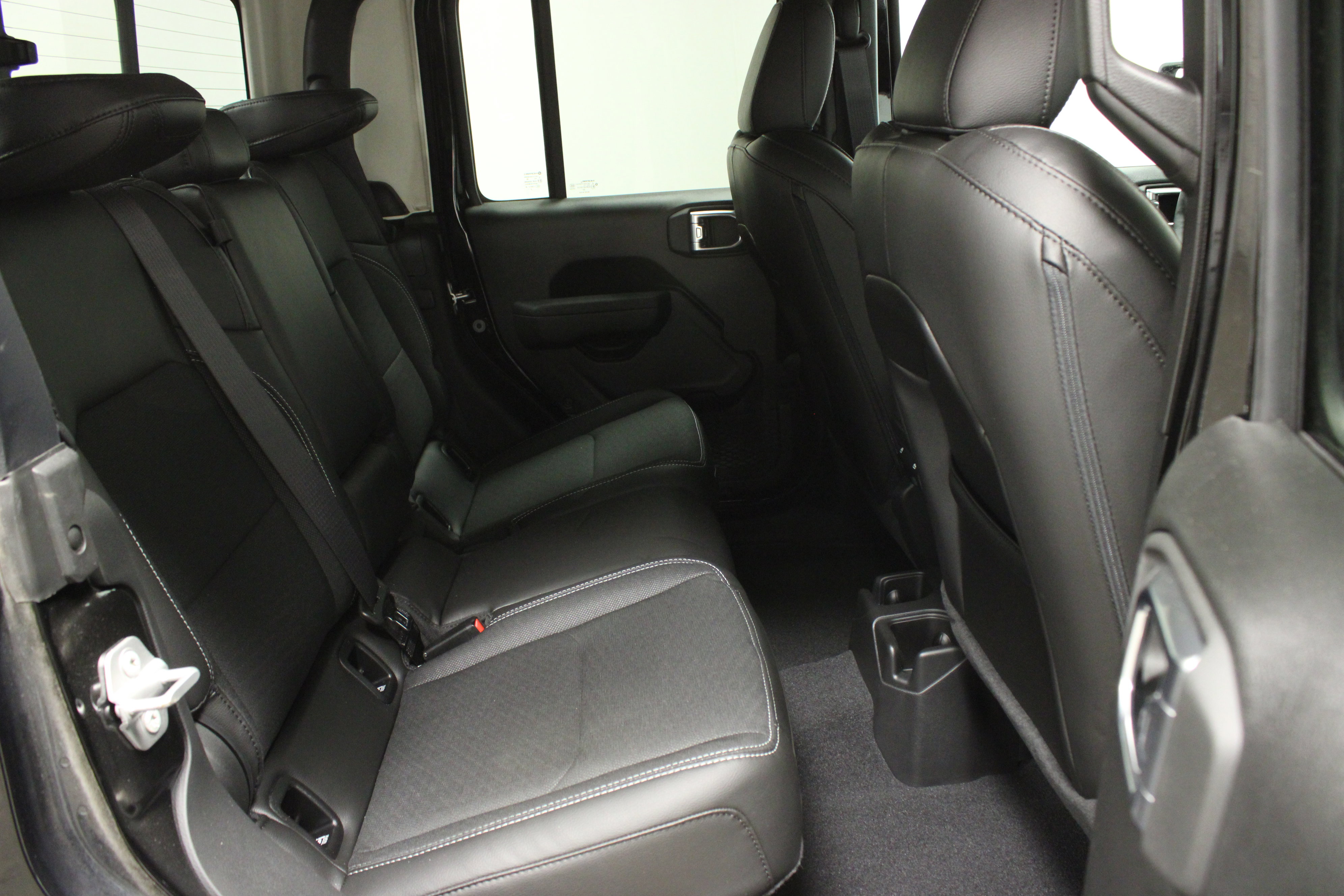 Used 2023 Jeep Gladiator Sport image 17