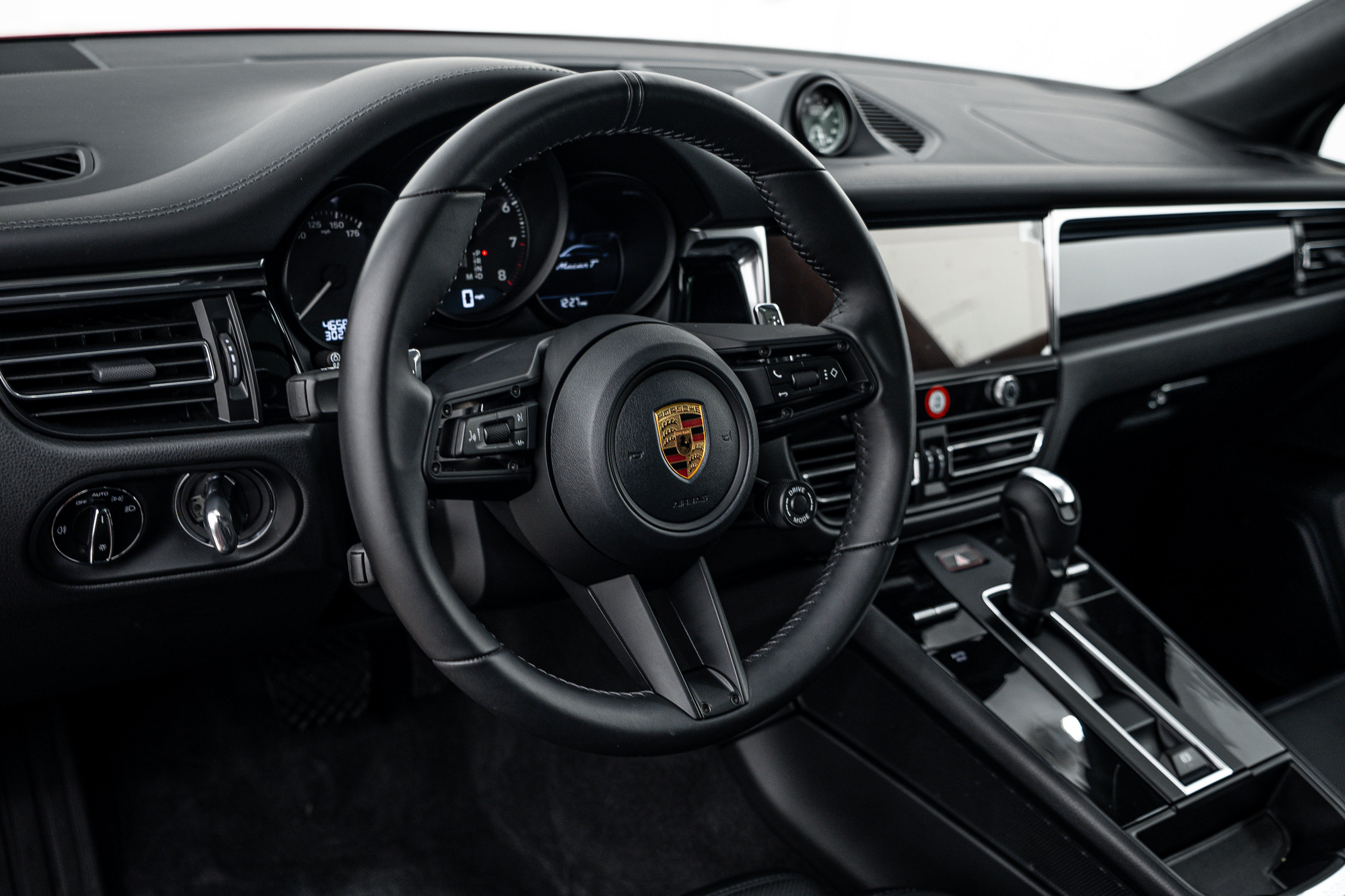Certified 2026 Porsche Macan Turbo AWD/4WD image 14