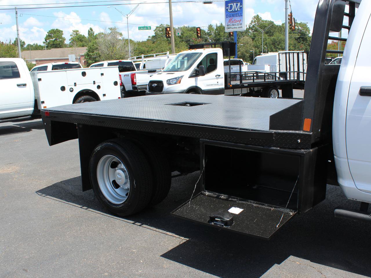 Used 2025 RAM 5500 4x4 Crew Cab image 16