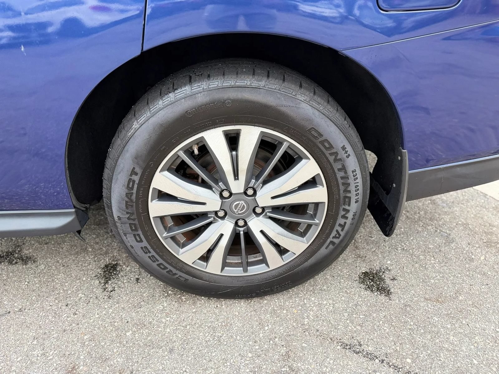Used 2018 Nissan Pathfinder SL w/ Cargo Package FWD image 4