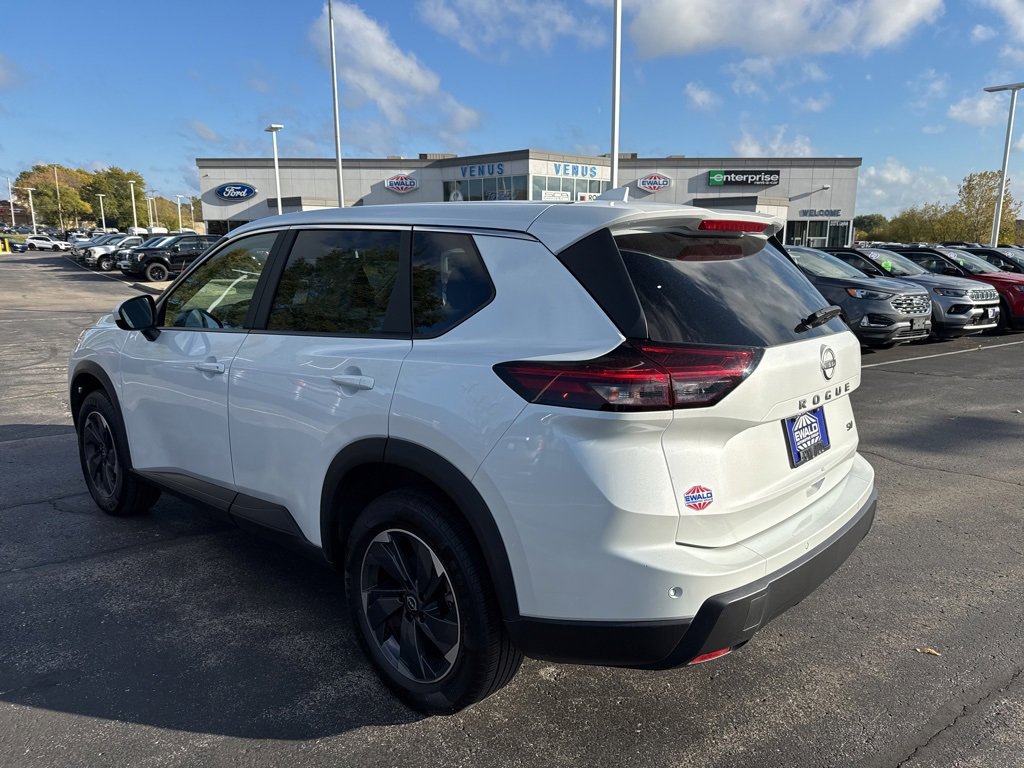Used 2024 Nissan Rogue SV image 14