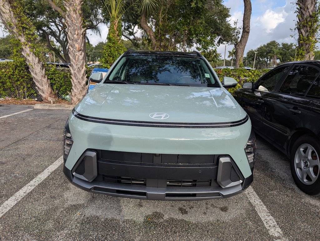Used 2024 Hyundai Kona Limited FWD image 2