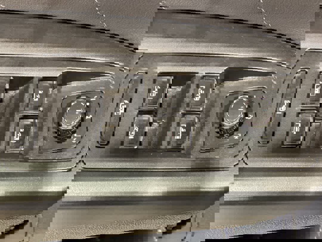 Used 2021 Volkswagen Atlas SE image 16