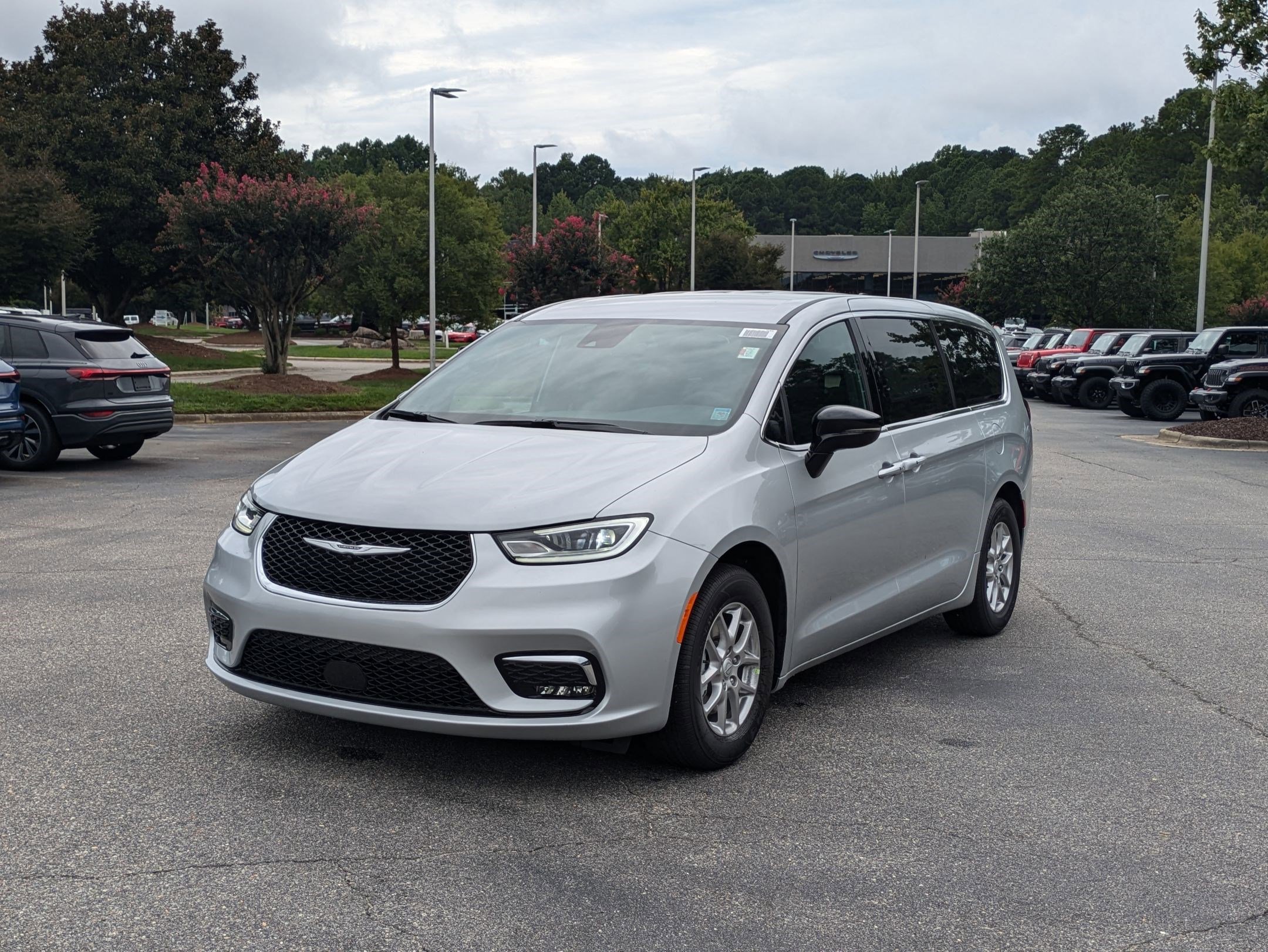 New 2026 Chrysler Pacifica Select