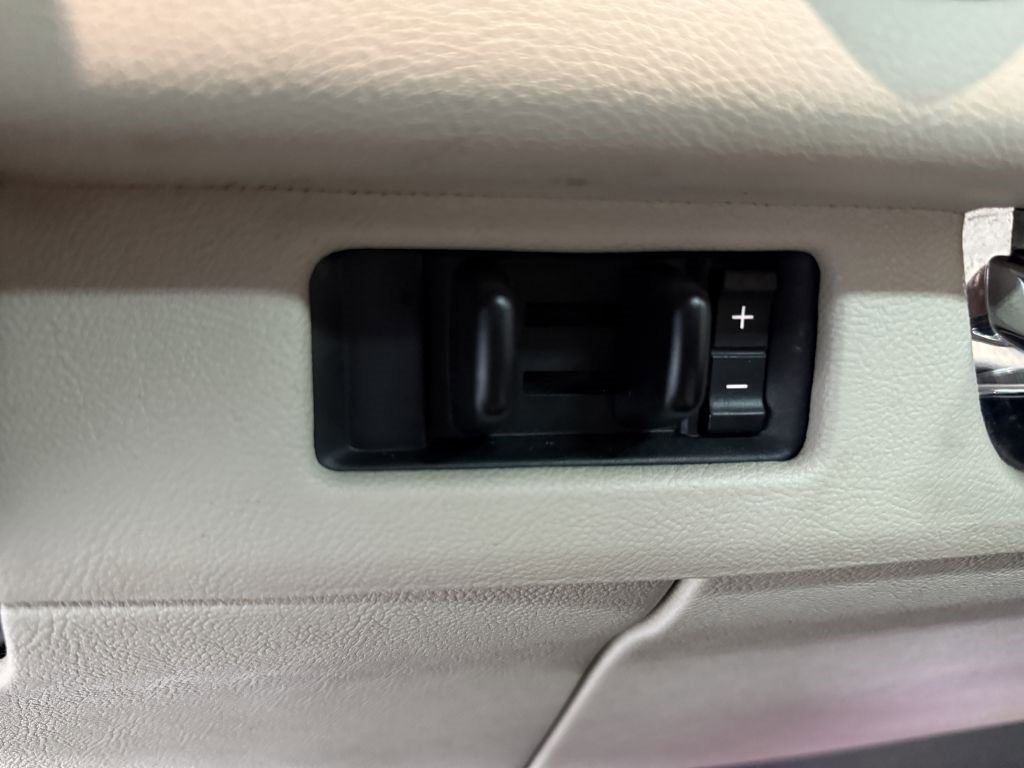 Used 2018 Lincoln Navigator L Reserve w/ Technology Package image 18