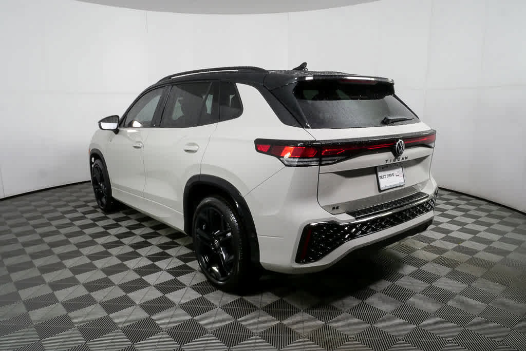 New 2026 Volkswagen Tiguan SE R-Line FWD image 28