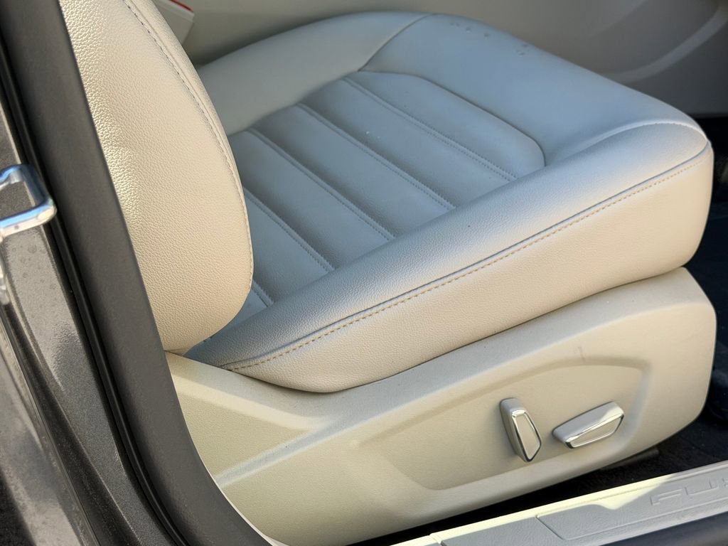 Used 2020 Ford Fusion SEL FWD image 13