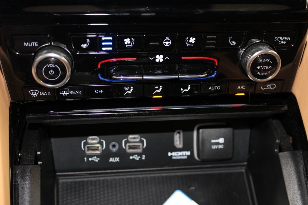Used 2024 Jeep Grand Cherokee Summit AWD/4WD image 32
