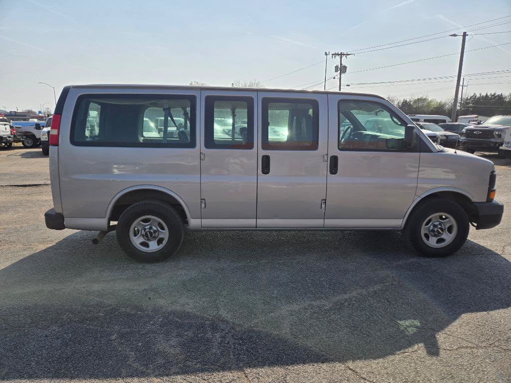 Used 2006 GMC Savana 1500 Passenger RWD image 9