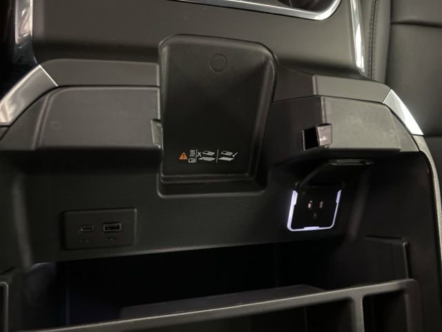 Used 2024 Chevrolet Silverado 3500 High Country w/ High Country Premium Package image 22